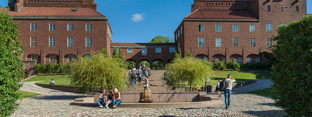 Borggården på KTH Campus under sommaren