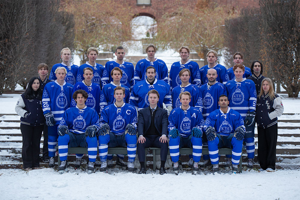 KTH Hockeys lag The Royal Blue samlade på KTH:s centrala campus