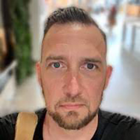 porträttfoto Magnus Eneberg