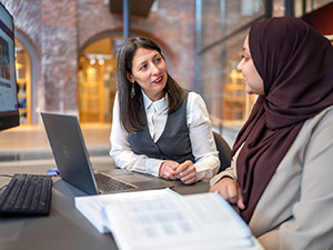 Lärare och student.