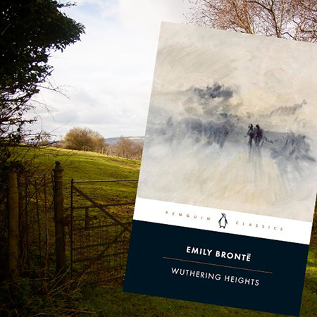 Bokomslag Wuthering Heights med hedlandskap som bakgrund.